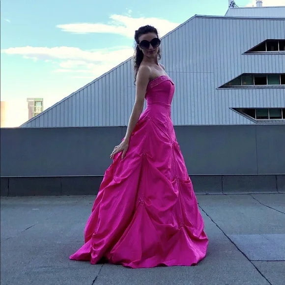 Pink Prom/Grad dress Size 0-6 - Picture 3 of 4